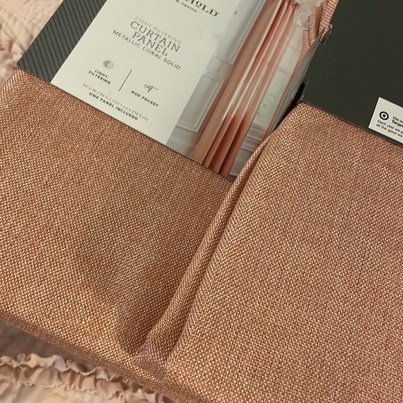 Metallic coral curtains - Picture 2 of 3